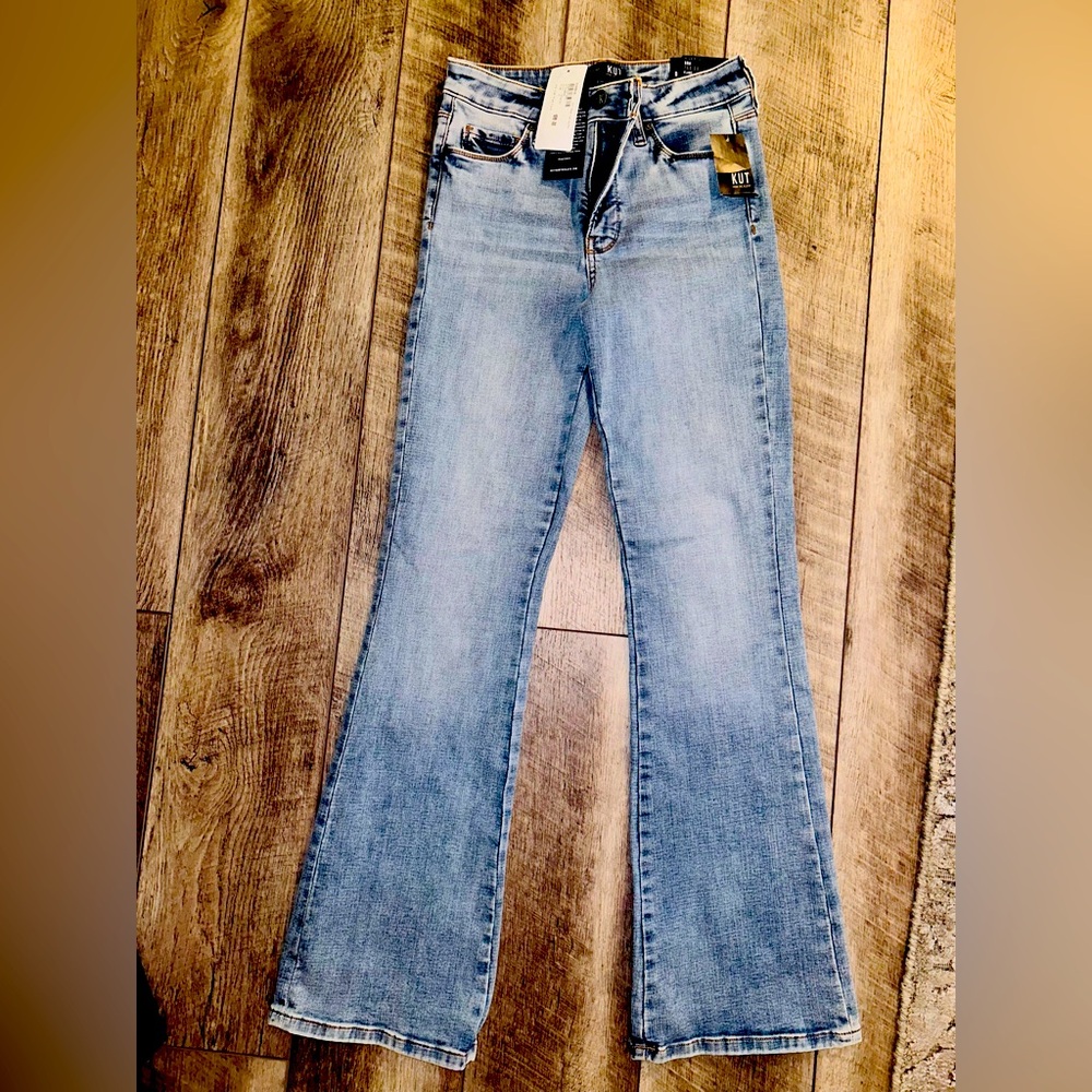Kut from the Kloth High Rise Ana Fab Ab Flare Jeans. Size 0